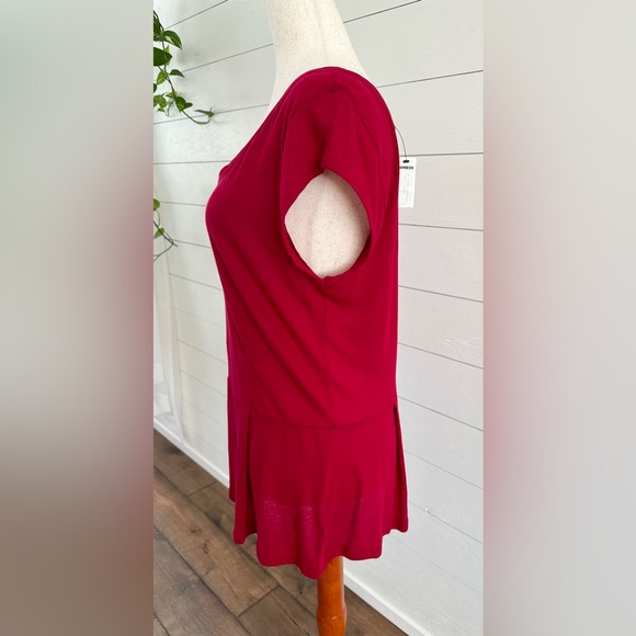 NWT! EXPRESS BURGUNDY CAP SLEEVE PEPLUM TEE. SIZE: LARGE - Picture 2 of 6